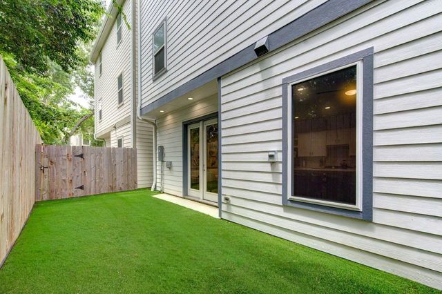 911 W 35th Street D, Houston, TX 77018