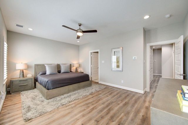 911 W 35th Street D, Houston, TX 77018