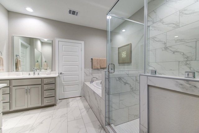 911 W 35th Street D, Houston, TX 77018