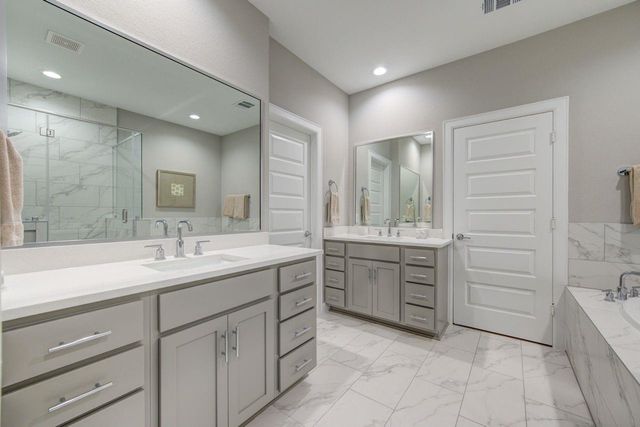 911 W 35th Street D, Houston, TX 77018
