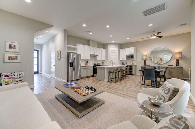 911 W 35th Street D, Houston, TX 77018