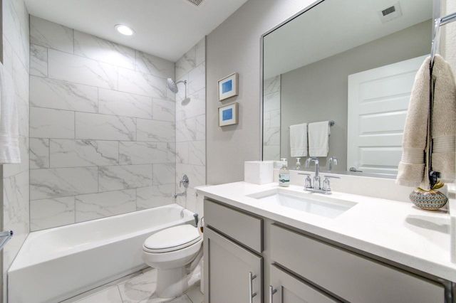 911 W 35th Street D, Houston, TX 77018