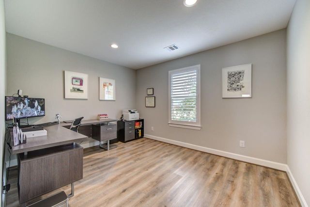 911 W 35th Street D, Houston, TX 77018