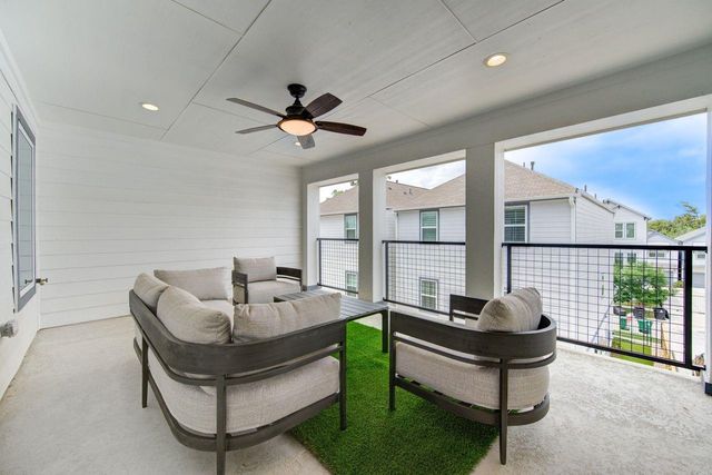 911 W 35th Street D, Houston, TX 77018
