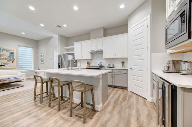 911 W 35th Street D, Houston, TX 77018
