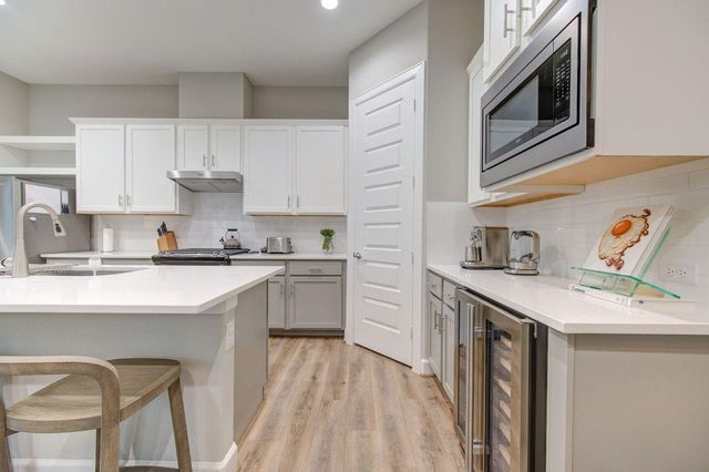 911 W 35th Street D, Houston, TX 77018
