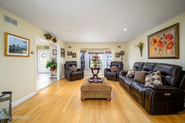 29 Terence Drive, Manalapan, NJ 07726