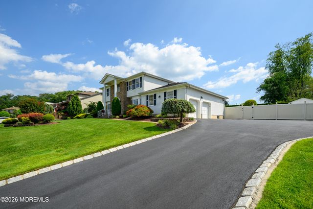 29 Terence Drive, Manalapan, NJ 07726