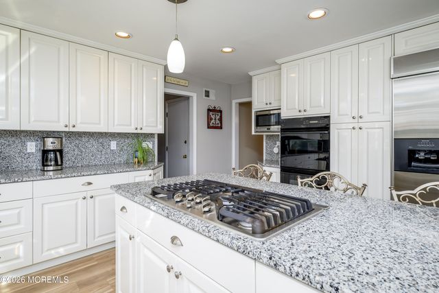 29 Terence Drive, Manalapan, NJ 07726