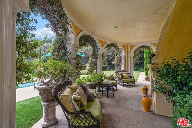 13935 Durham Road, Beverly Hills, CA 90210
