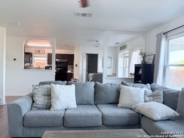 5122 Crestwood Hill, San Antonio, TX 78244