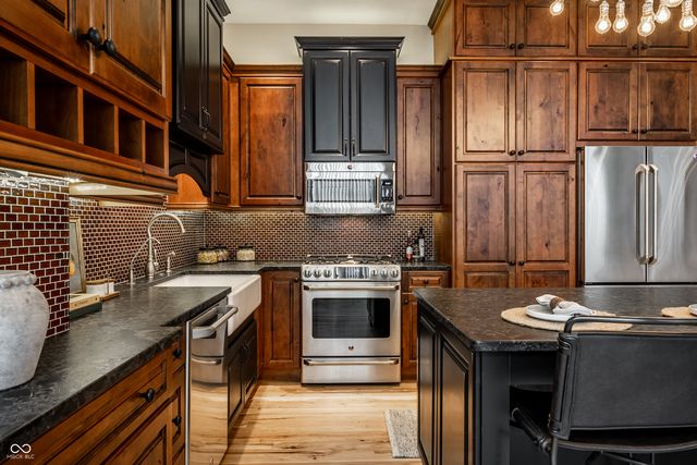 611 N Park Avenue 101, Indianapolis, IN 46204