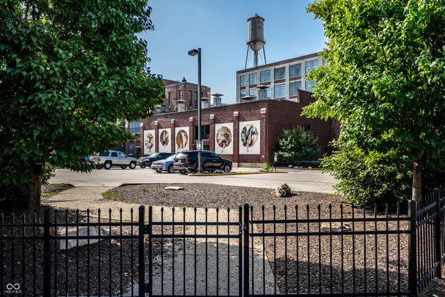 611 N Park Avenue 101, Indianapolis, IN 46204
