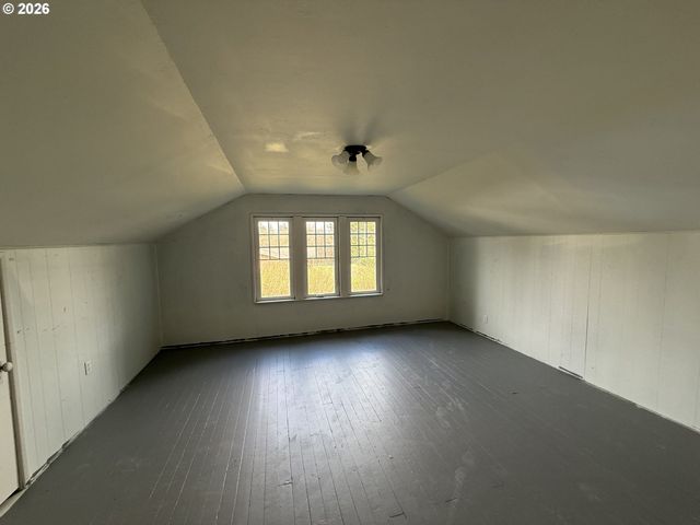 2505 1ST St, Tillamook, OR 97141