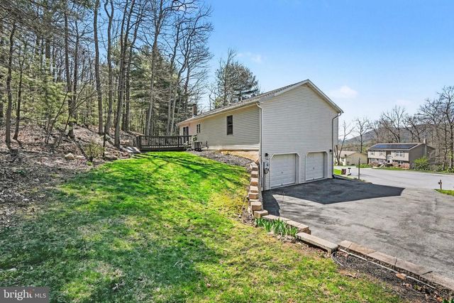 48 LIBERTY DR, Mount Holly Springs, PA 17065