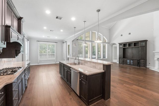 5830 Vineyard Creek Lane, Houston, TX 77365