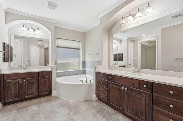 5830 Vineyard Creek Lane, Houston, TX 77365