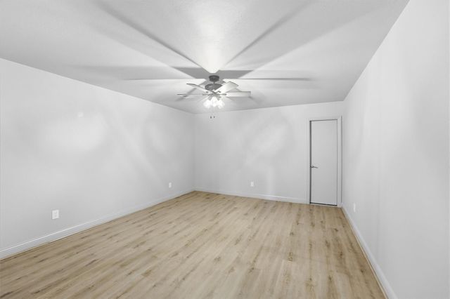 5830 Vineyard Creek Lane, Houston, TX 77365