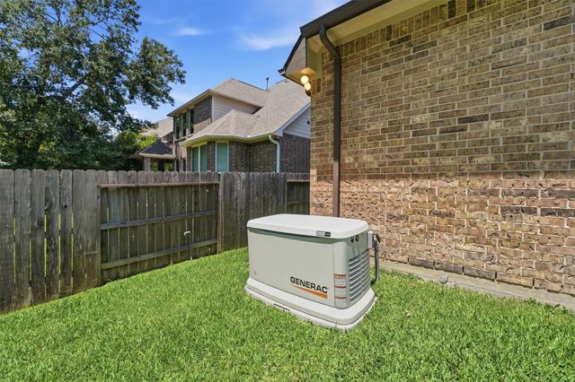 5830 Vineyard Creek Lane, Houston, TX 77365
