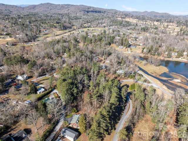 000 Oscelake Way 6 and 14, Hendersonville, NC 28739