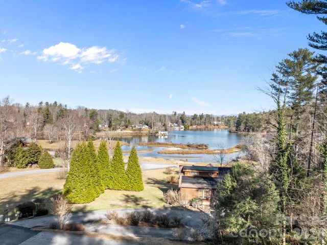 000 Oscelake Way 6 and 14, Hendersonville, NC 28739