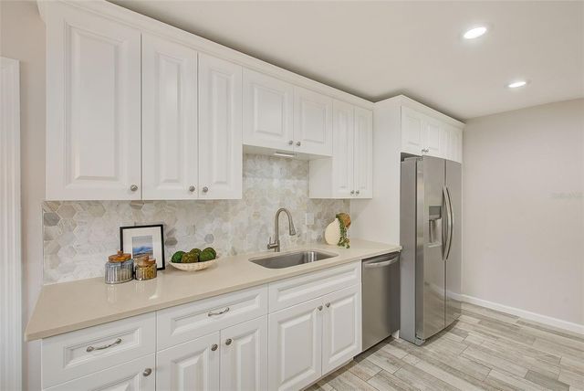 2589 SUNNY BREEZE AVENUE, Largo, FL 33770