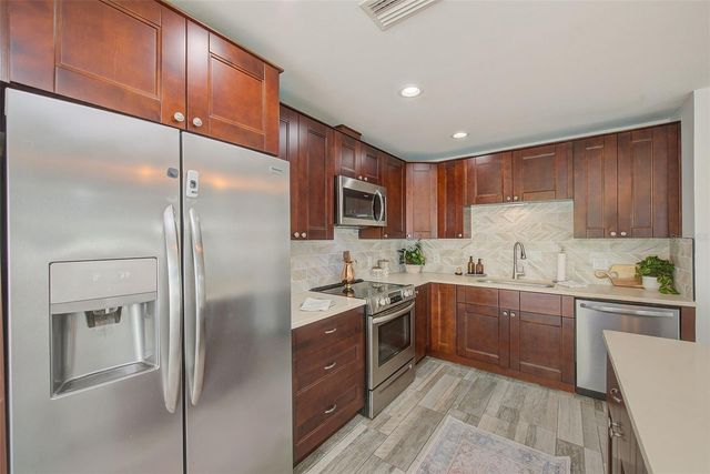 2589 SUNNY BREEZE AVENUE, Largo, FL 33770