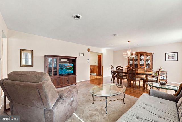 11 LE DIAMANT ST, Toms River, NJ 08757