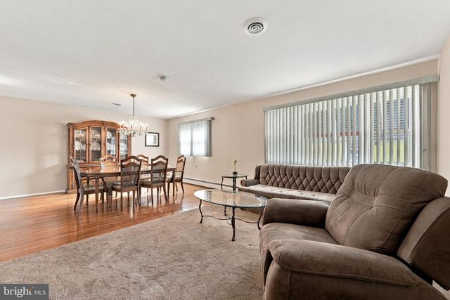 11 LE DIAMANT ST, Toms River, NJ 08757