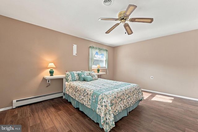 11 LE DIAMANT ST, Toms River, NJ 08757