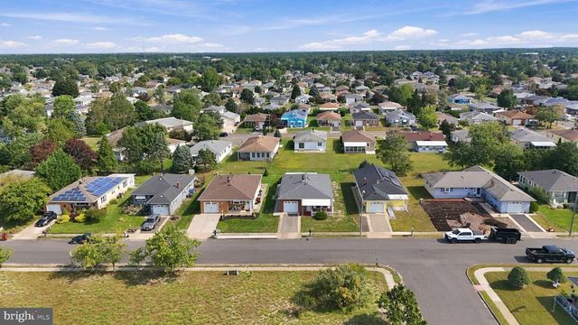 11 LE DIAMANT ST, Toms River, NJ 08757