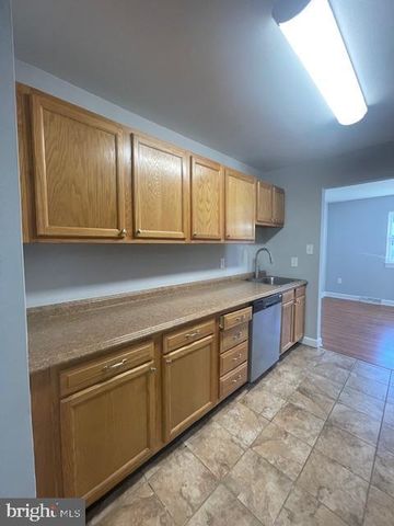 1704 BARNABY ST, Newark, DE 19702