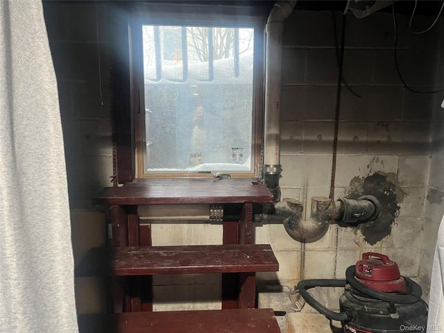 330 Florida Avenue, Copiague, NY 11726