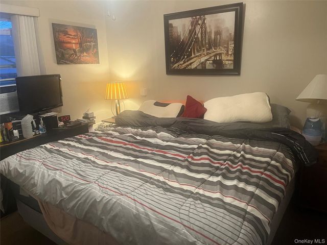 330 Florida Avenue, Copiague, NY 11726