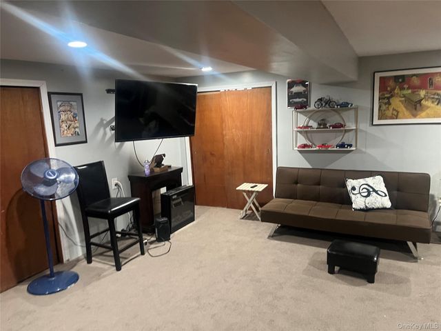 330 Florida Avenue, Copiague, NY 11726