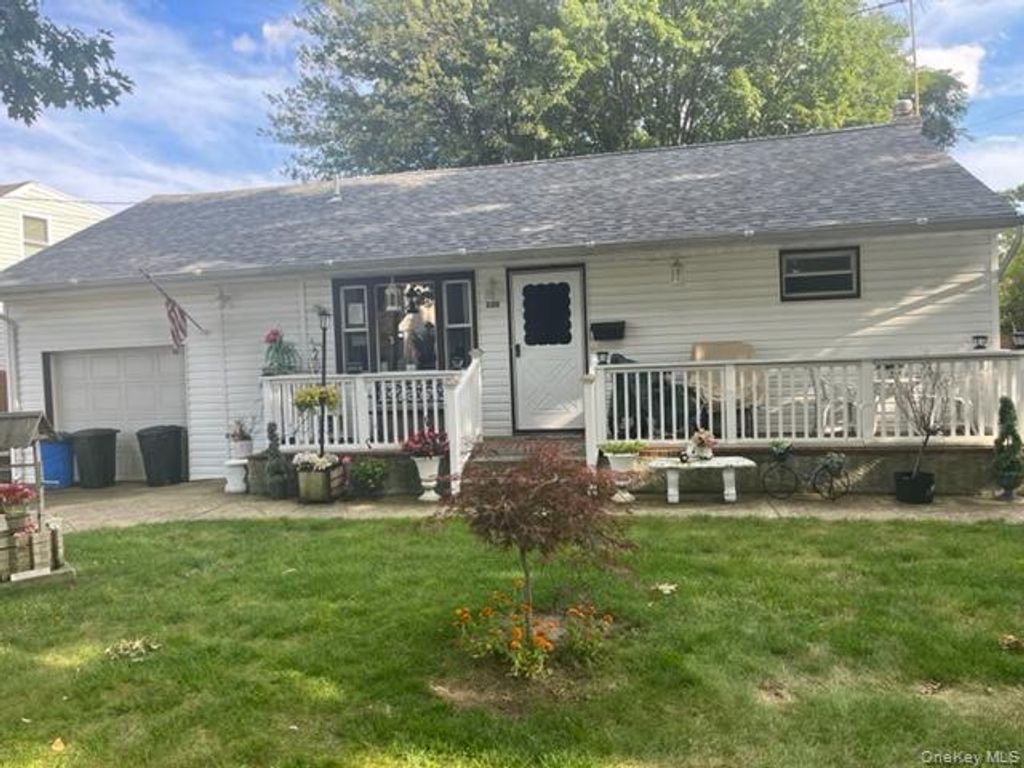 330 Florida Avenue, Copiague, NY 11726