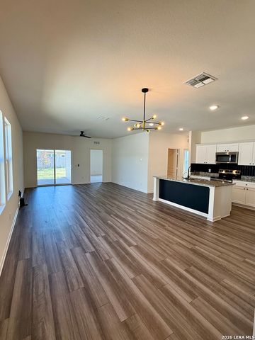 7239 KING BND, San Antonio, TX 78252