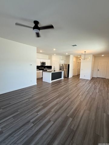 7239 KING BND, San Antonio, TX 78252