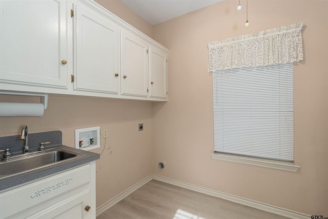 303 Canterbury Ct, Tyler, TX 75703