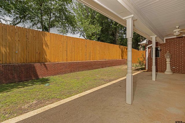 303 Canterbury Ct, Tyler, TX 75703