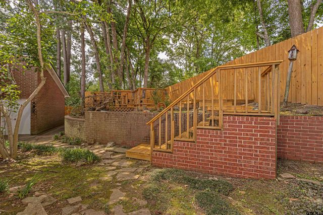 303 Canterbury Ct, Tyler, TX 75703
