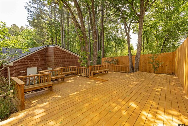 303 Canterbury Ct, Tyler, TX 75703