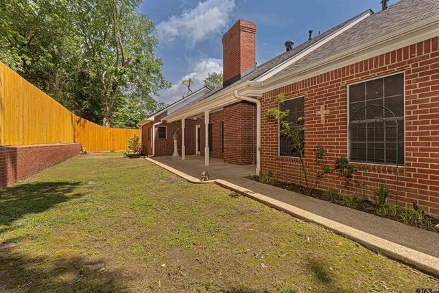 303 Canterbury Ct, Tyler, TX 75703