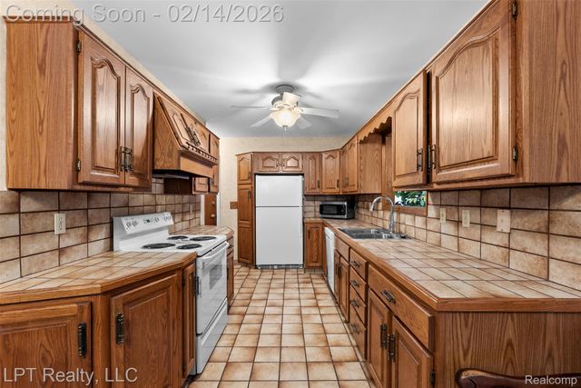 7192 Torrey Road, Mundy Township, MI 48473