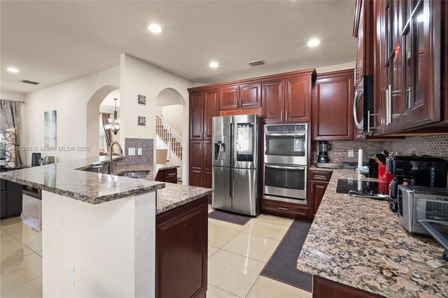 8825 NW 100th Pl 8825, Doral, FL 33178