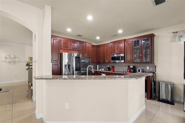 8825 NW 100th Pl 8825, Doral, FL 33178