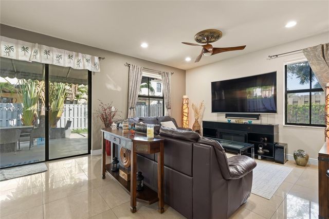 8825 NW 100th Pl 8825, Doral, FL 33178