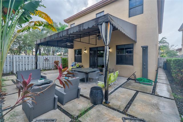 8825 NW 100th Pl 8825, Doral, FL 33178