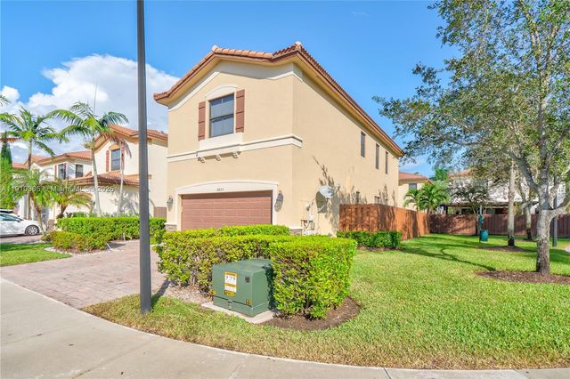 8825 NW 100th Pl 8825, Doral, FL 33178