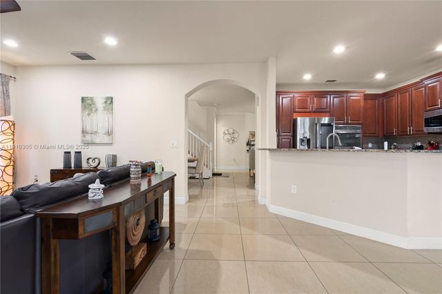 8825 NW 100th Pl 8825, Doral, FL 33178